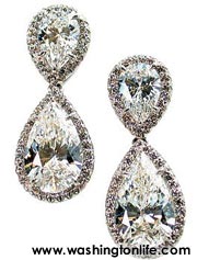PLATINUM AND PEAR SHAPED DIAMOND EARRINGS WITH638-CARATS