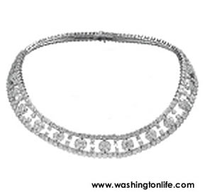 Snowfl ake necklace, Platinum set with 365 round diamonds