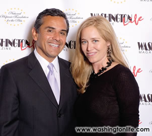 Nancy Bagley and Los Angeles Mayor Antonio Villaraigosa