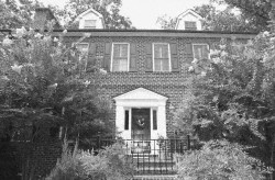 4821 Foxhall Crescent