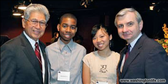 Sen. Daniel Akaka, Roderic David, Tram Ngo and Sen. Jack Reed