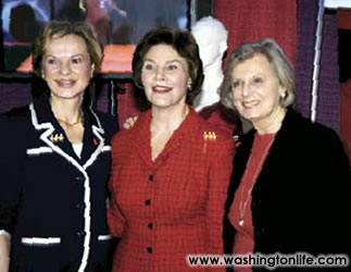 Dr. Eliz beth G . Nabel, F irst Lady Laura Bush and M rs. Irene Pollin