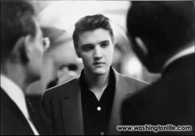 Flowers from Ultraviolet added to the chic fl air of opening night