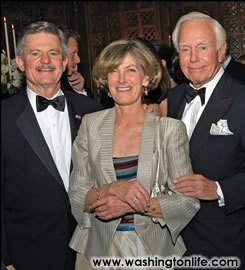 Secretary Jim Nicholson, Suzanne Nicholson and Mandy Ourisman