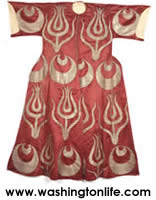 quilted silk satin kaftan with applique design from the 16th-17th century