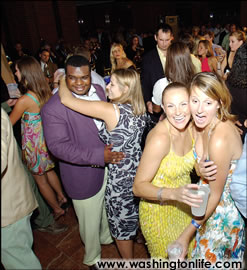 Guests get down to the Swingtown, D.C.&rsquo;s premier Sinatra cover band.